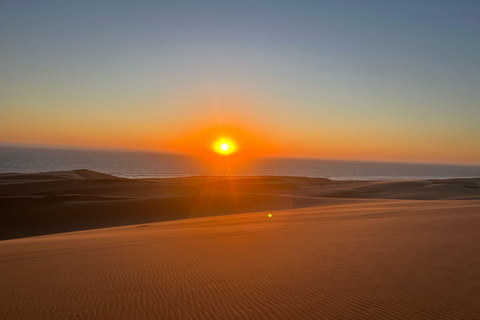 Walvis Bay: Private Sandwich Harbour 4x4 Sunset Tour