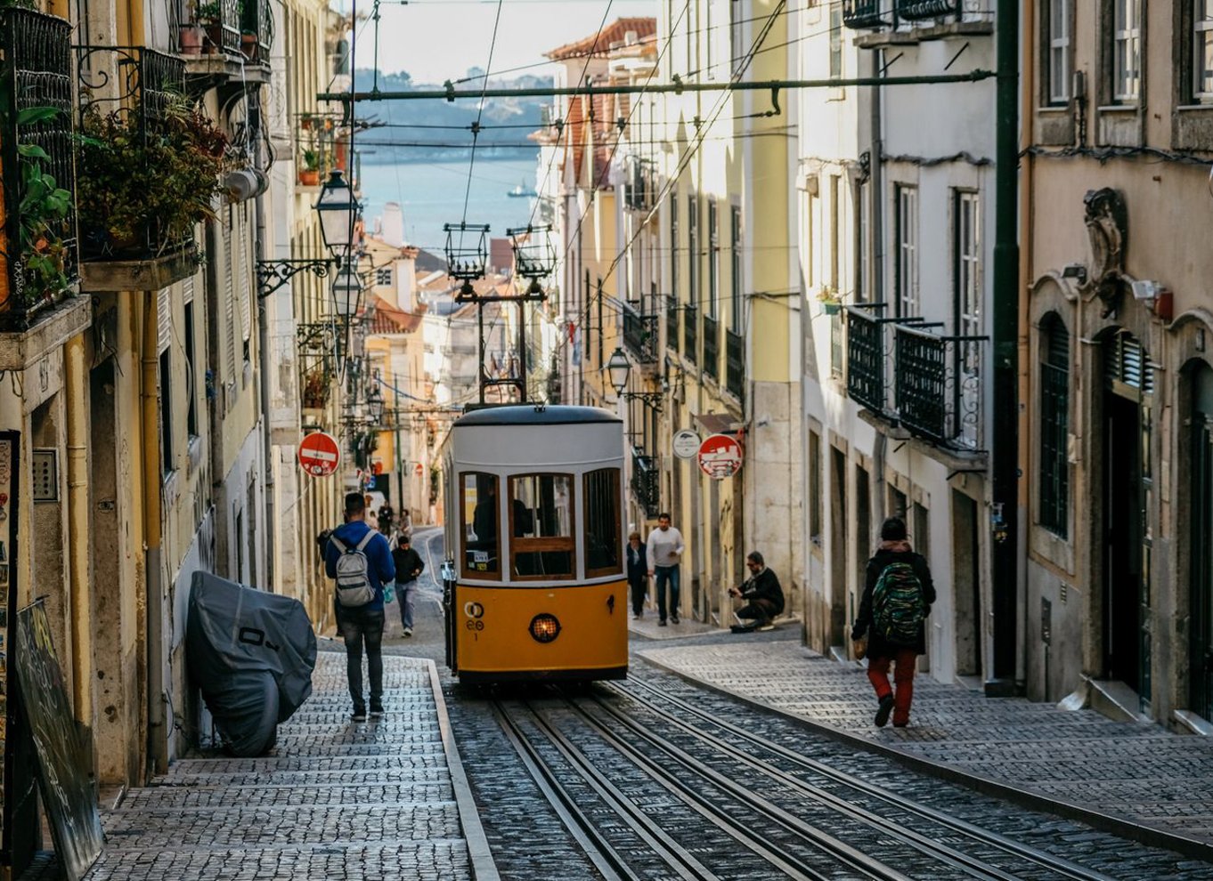 Lissabon: Privat sightseeingtur i en vintage tuk tuk