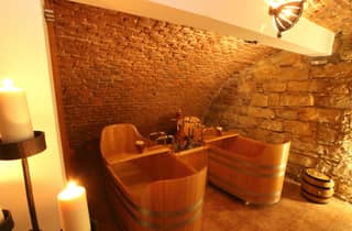 Caroline Bernard Beer Spa Prag mit Bier & Massage Option