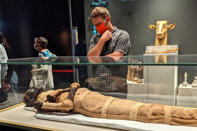 Tour privato delle piramidi di Giza, del museo delle mummie e del bazarTour privato