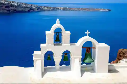 Santorini Island: Guided Tour from Heraklion Crete