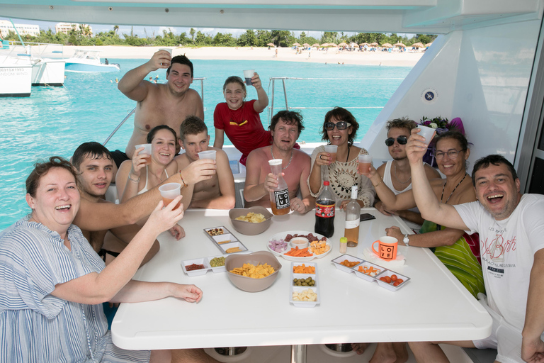 St Maarten: Luxury Catamaran Full-Day Group Charter Clothing- Optional/Nude Luxury Catamaran Full-Day Charter