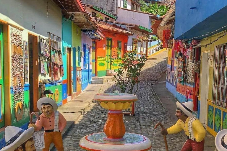 جولة غواتابي: ألتو ديل تشوتشو، وبيدرا ديل بينيول، والغداء، والمزيد