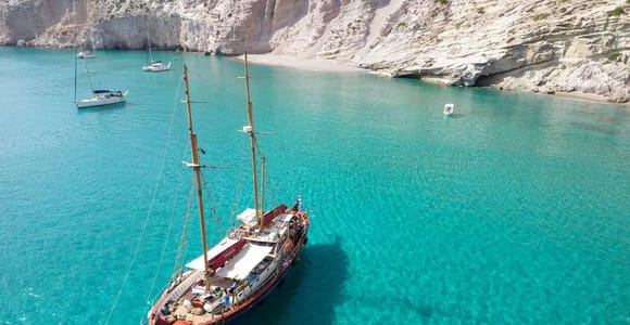 Milos: Sailboat Cruise to Both Sykia Cave & Kleftiko Caves