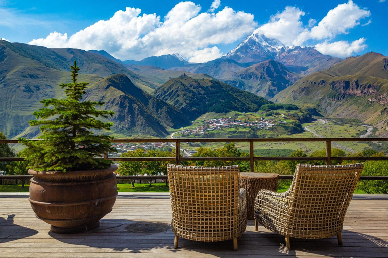 Tbilissi : Circuit de 2 jours dans les monts Kazbegi avec randonnée à cheval