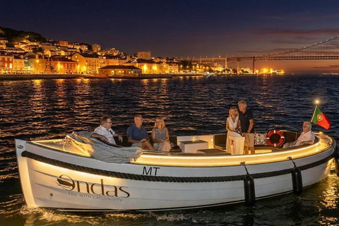 Lisbon Night Luxury Boat Vibes with Drinks & Pizza Lisbon Sunset Luxury Boat Vibes with Drinks & Pizza