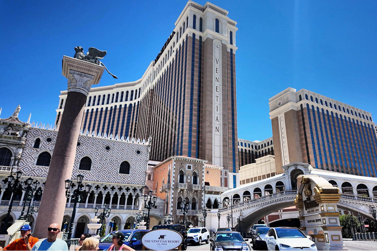 Las Vegas Strip: Sightseeing Tour with Photo-Ops by Limo Bus