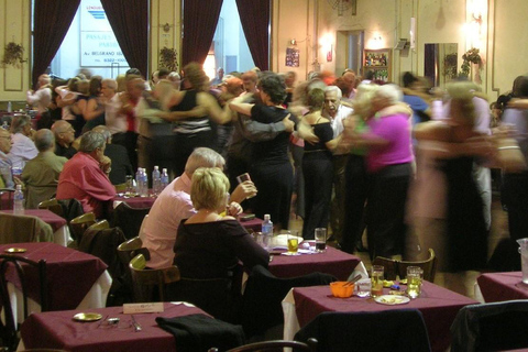 Buenos Aires : Visite d&#039;une authentique milonga de tango avec dîner et vin.