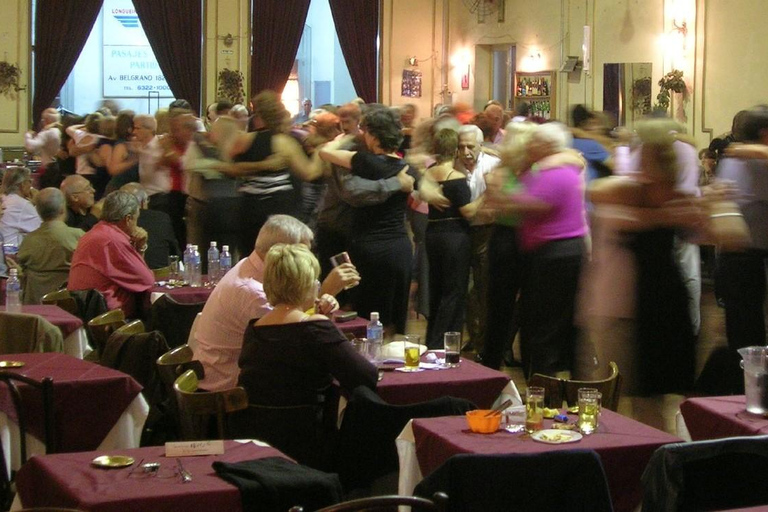 Buenos Aires : Visite d&#039;une authentique milonga de tango avec dîner et vin.