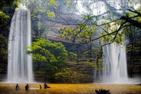 From Accra: Boti Falls, Cocoa Farm, & Aburi Gardens Day Trip