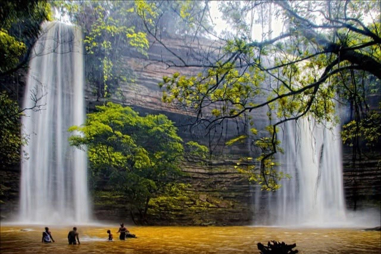 From Accra: Boti Falls, Cocoa Farm, & Aburi Gardens Day Trip