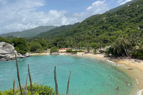 SANTAMARTA: TOUR Cabo San Juan Del Guia Derde sector van de Tayrona PNN.SANTAMARTA: TOUR Cabo San Juan Del Guia Derde Sector Van Tayrona Nationaal Park.