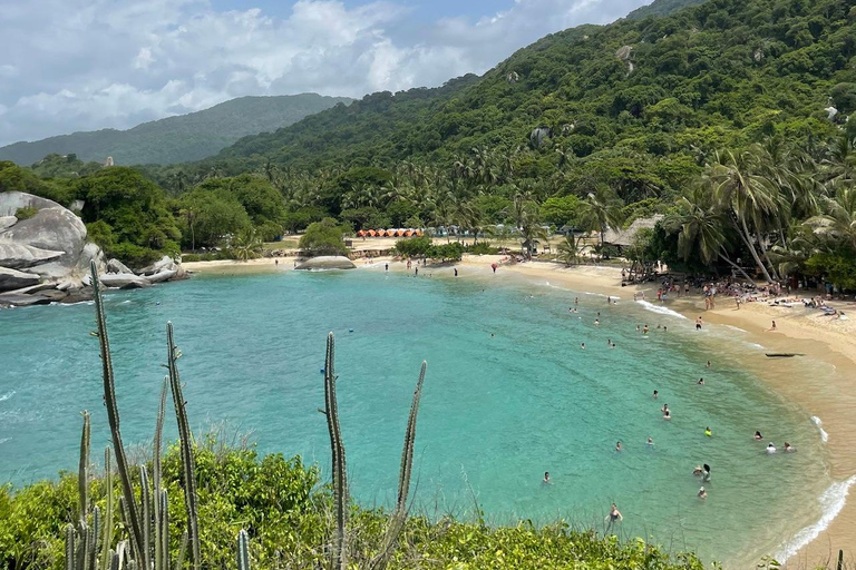 SANTAMARTA: TOUR Cabo San Juan Del Guia Derde sector van de Tayrona PNN.SANTAMARTA: TOUR Cabo San Juan Del Guia Derde Sector Van Tayrona Nationaal Park.