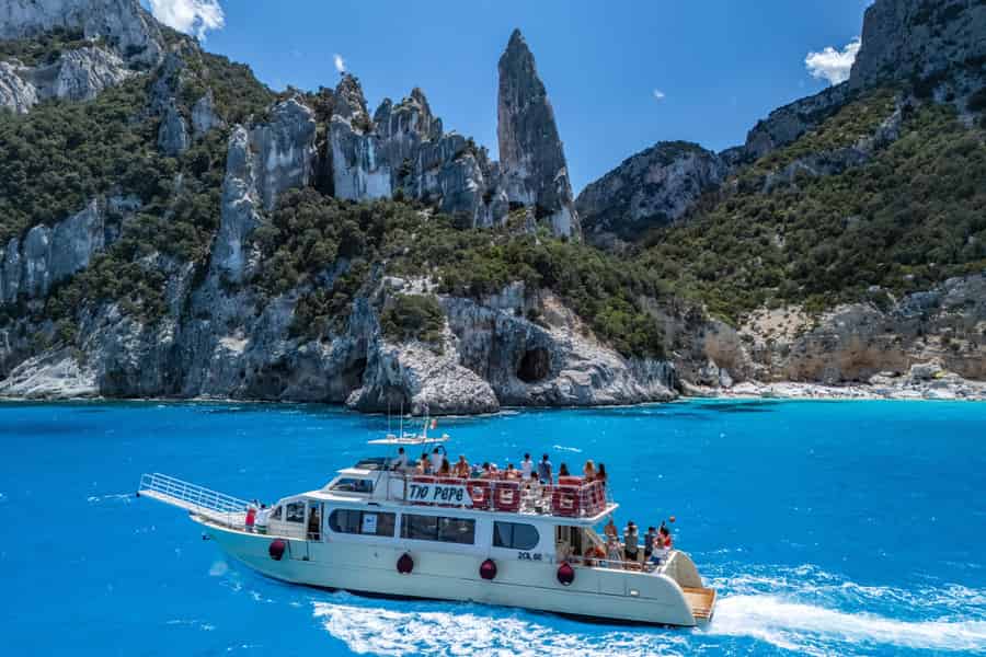 Cala Gonone:Kreuzfahrt im Golf von Orosei mit Cala Goloritzé. Foto: GetYourGuide Cala Gonone:Kreuzfahrt im Golf von Orosei mit Cala Goloritzé. Foto: GetYourGuide