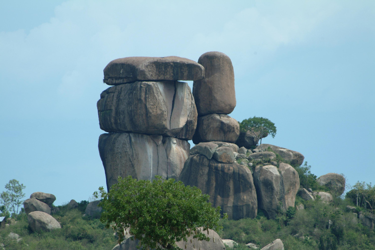 Nairobi: Impala Sanctuary, Kit Mikayi & Ruma Park Tour
