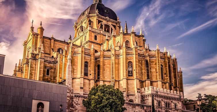 Madrid: Welcome to Madrid Guided Walking Tour in English photo 5