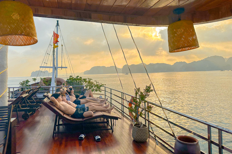 从河内出发：兰哈湾一日游，包含精彩活动从猫巴出发：兰哈湾一日游，包含丰富有趣的活动