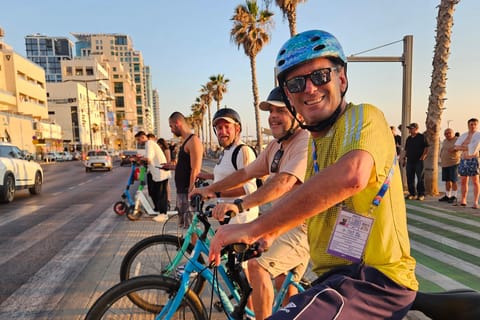 Ben Yehuda 7, Tel Aviv: Private Bike Tour with Yalla Bikes