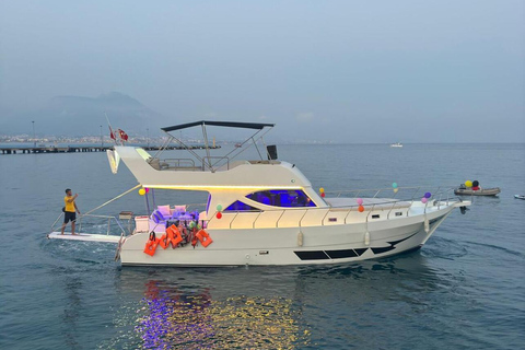 Alanya: 4 Hours low priced luxury VIP yacht tour.