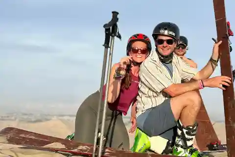 Você pode praticar Sanboarding ou esqui em Huacachina saindo de Lima - Viagem de 1 dia