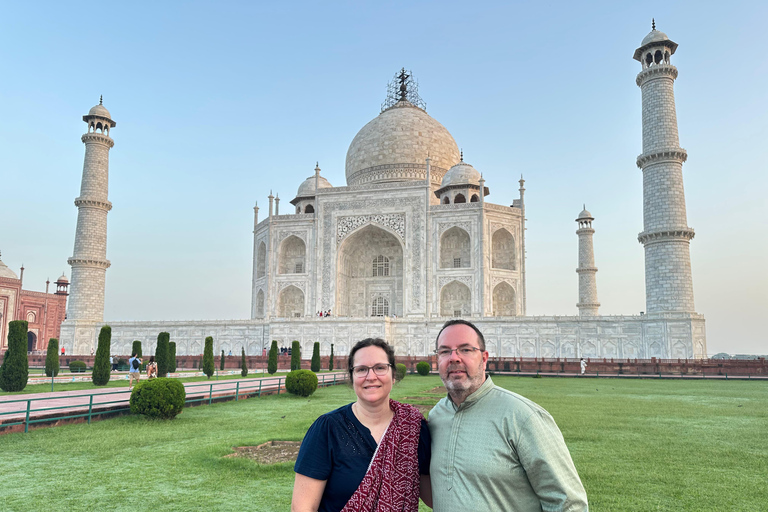 Delhi : excursion de 5 jours dans le Triangle d&#039;Or avec un guide germanophoneExcursion de 5 jours avec hébergement dans des hôtels 4 étoiles