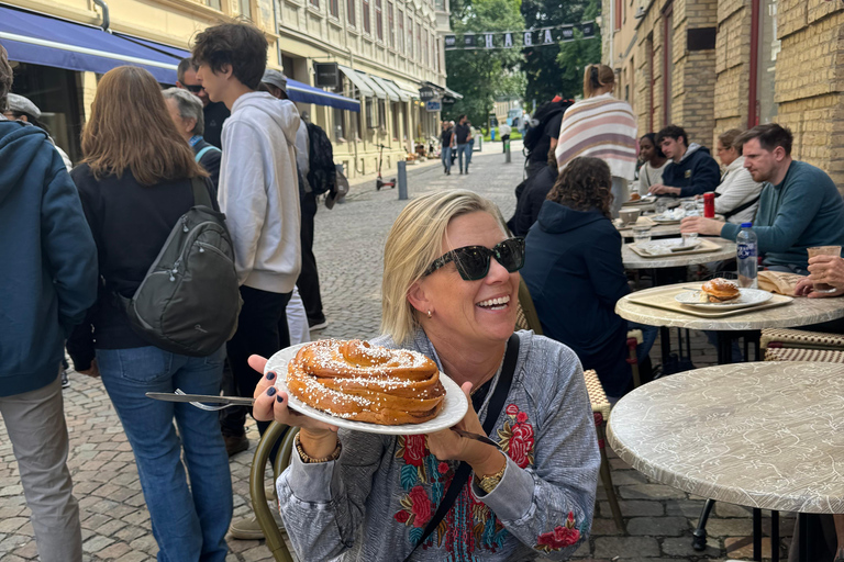 Gothenburg: Universeum & Haga Private Day Tour with Guide