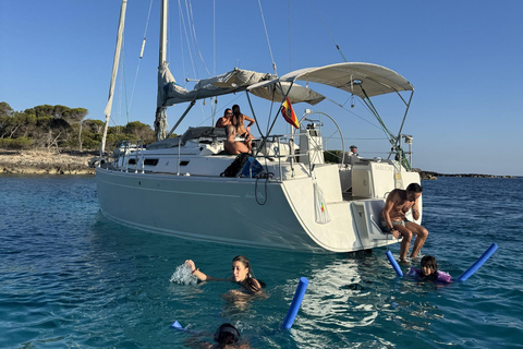 Cala Galdana - Full-day sailing trip (8 hours) Full-day sailing trip through the coves of southern Menorca (max. 4 people)