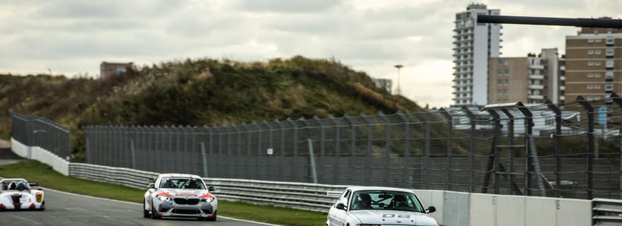 Expérience de course sur le circuit de Zandvoort avec une BMW E36 325i
