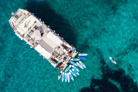 Ibiza: Formentera Ganztägige Premium-VIP-Katamaran-Kreuzfahrt