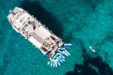 Ibiza: Formentera Ganztägige Premium-VIP-Katamaran-Kreuzfahrt