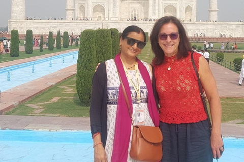 Depuis Delhi : visite du Taj Mahal avec guide fémininExcursion avec un guide touristique local féminin bien informé.