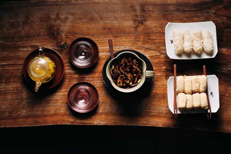 Seoul: Guided Food & Market Tour with 8+ Tastings