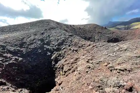 VOLCANO DELL'ETNA: escursione al cratere del 2002