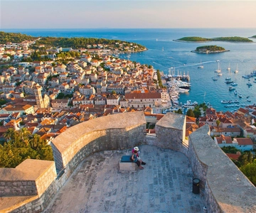 Makarska: Tur til Det Gyldne Horn, Bol, Hvar og Paklinski-øerne
