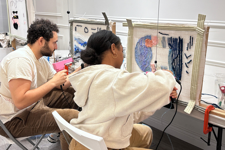 Toronto: Creative Tufting Workshop With Take-Home Rug Toronto:Creative Tufting Workshop With Take-Home Rug (M)