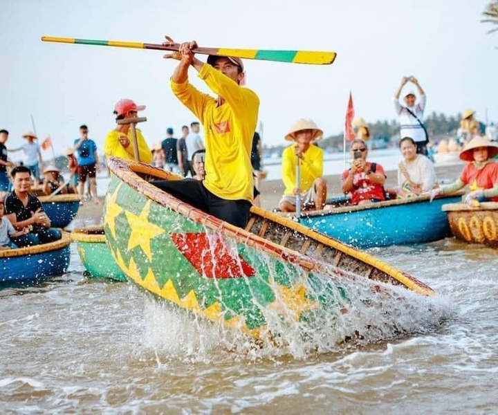 From Hoi An: Market Tour, Basket Boat Ride and Cooking Class
