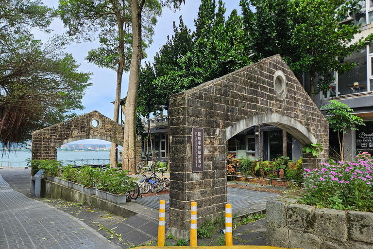 Tamsui: Historic Landmarks and Riverside Morning Tour Small-Group Tour Only