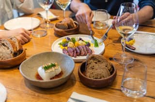 Sevilla: Wein und Gourmet Tapas Tour