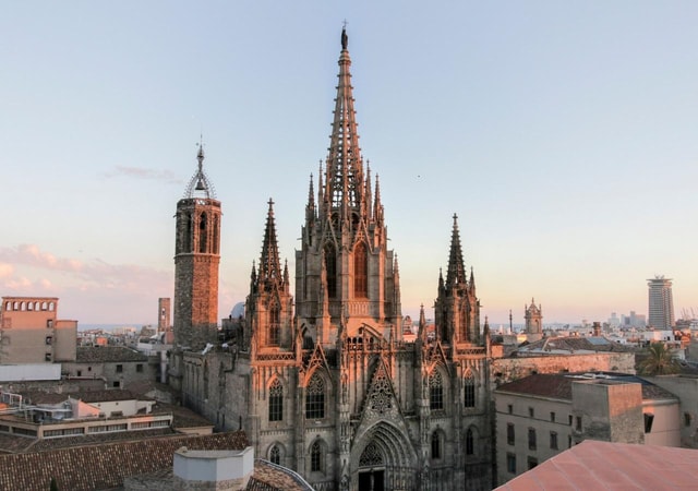 Barcelona: Private Cathedral Tour with Rooftop Access