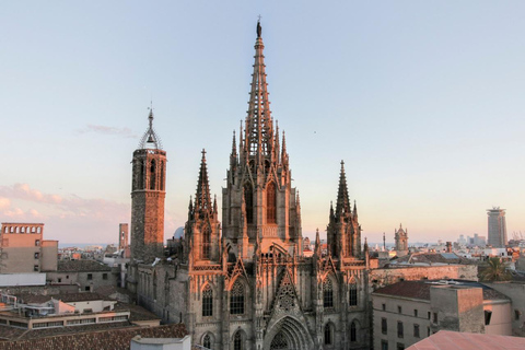 Barcelona: Cathedral & Rooftop Private Tour & Catalan Treat French Guided Tour with Virtual Reality (No Breakfast)