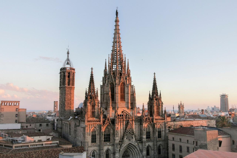 Barcelona: Cathedral & Rooftop Private Tour & Catalan Treat English Guided Tour with Virtual Reality (No Breakfast)