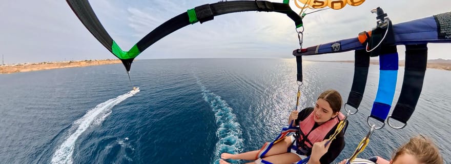 Charm el-Cheikh : combinaison de parachute ascensionnel et d'activités nautiques