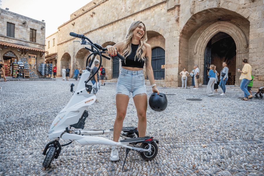 Rhodos: Erkunde die neue und mittelalterliche Stadt auf Trikkes. Foto: GetYourGuide