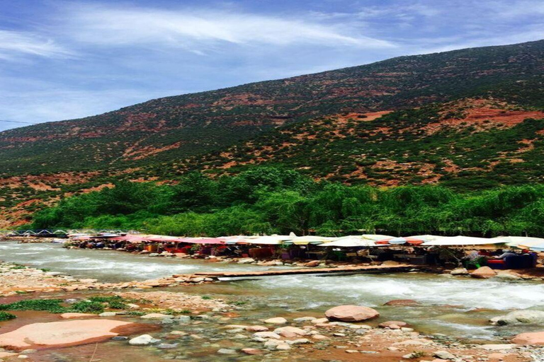 Marrakech à la vallée de l&#039;Ourika - Excursion d&#039;une journée avec déjeuner et cascadeExcursion d&#039;une journée panoramique de Marrakech à la vallée de l&#039;Ourika, déjeuner et ca