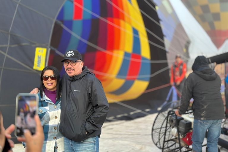 from MexicoCity:Balloon flight Over thepyramidsofTeotihuacanVuelo en globo aerostatico con traslado desde CDMX