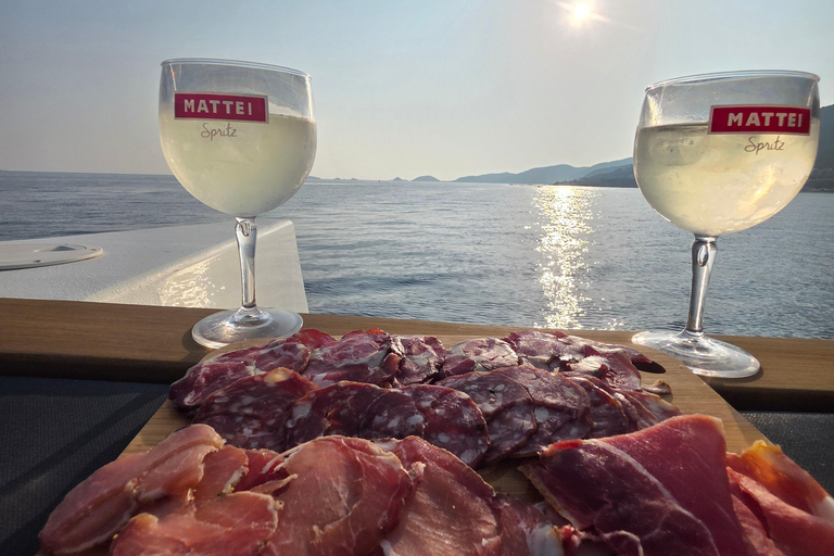 阿雅克肖：乘坐双体船前往桑吉纳雷群岛阿雅克肖：双体船巡游圣萨尔瓦多群岛