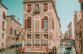 Venedig: Gondelfahrt durch verborgene Kanäle