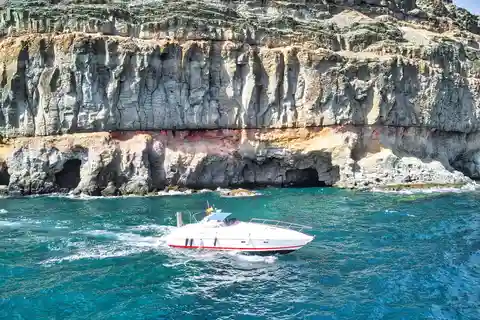 Bootsfahrt von Puerto de Mogán entlang der Küste nach Güigüi