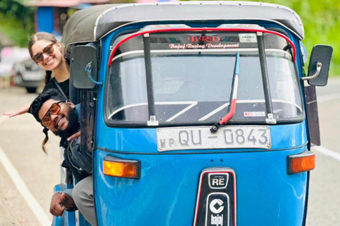 Kandy: Tuk-Tuk Tour with Market Visit and Workshop
