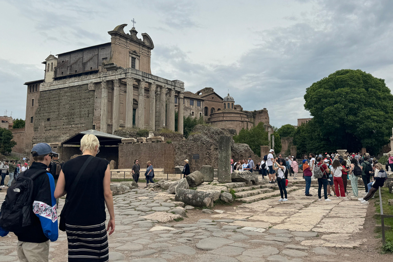 Roma: Coliseu, Arena, Fórum e Monte Palatino para grupos pequenosRoma: Tour pela Arena do Coliseu, Fórum Romano e Monte Palatino